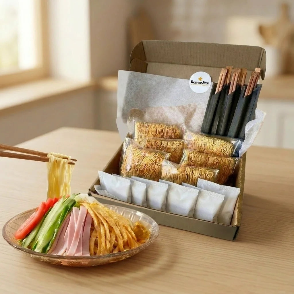 Sommer Ramen Set von RamenStar mit 6 Paketen, inklusive Nudeln, Brühe und Zutaten für leckeres HIYASHI Ramen.