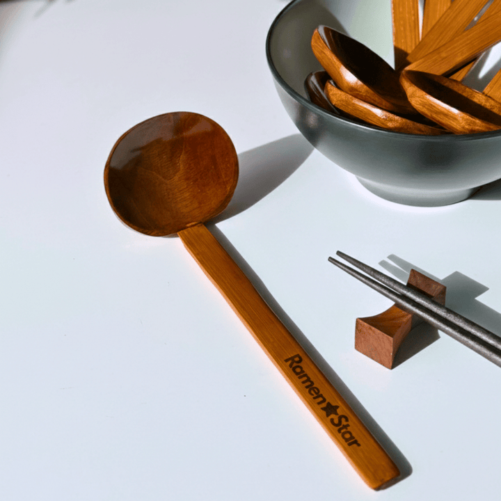 Ramenlöffel aus Holz – stilvoll & funktional
