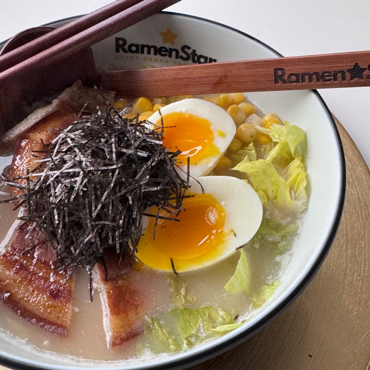 RamenStar Probierset mit 6 Portionen, inklusive Furoshiki-Geschenkverpackung, für authentisches Ramen-Erlebnis.