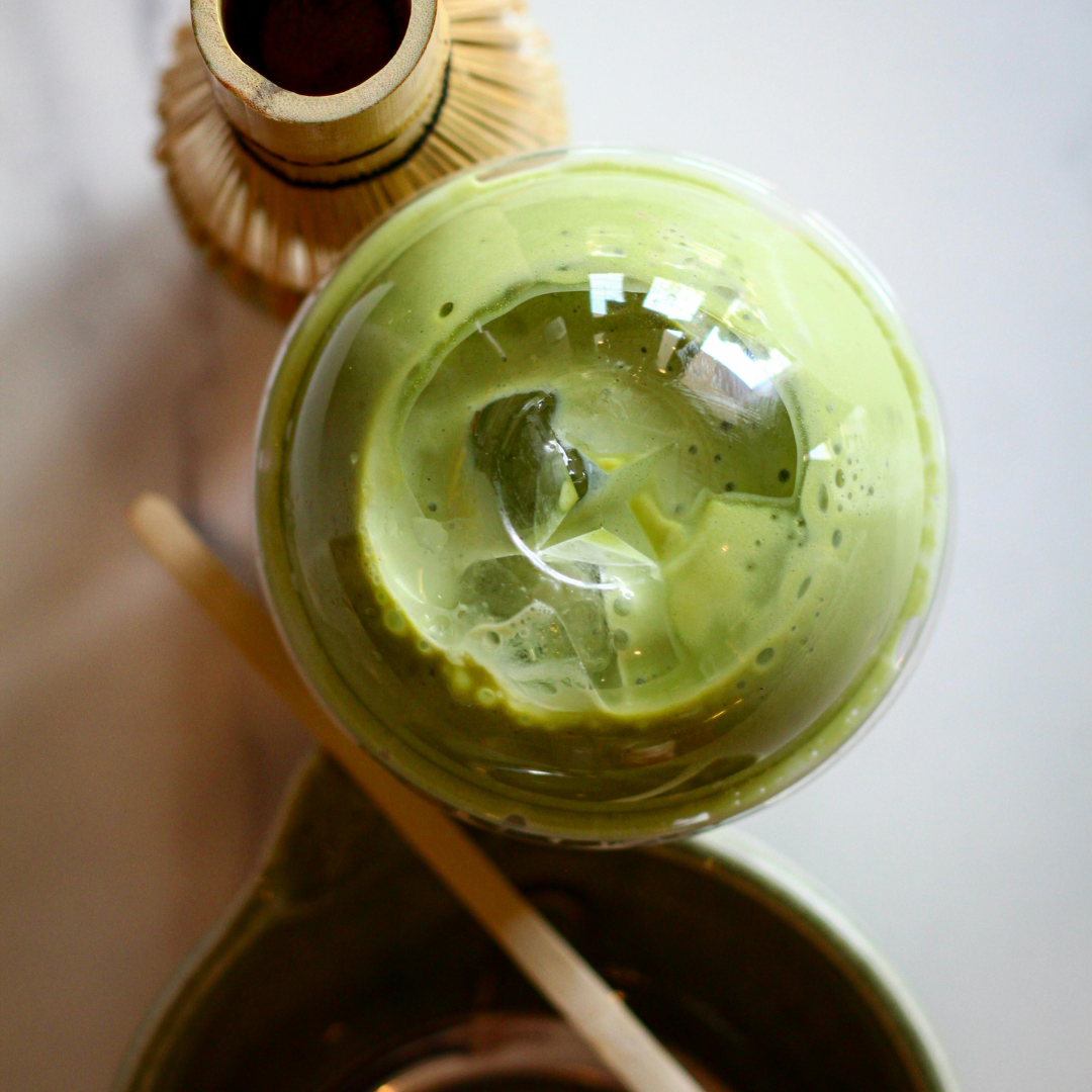 Matcha Gruentee Pulver aus Japan fein gemahlen fuer Tee und Desserts