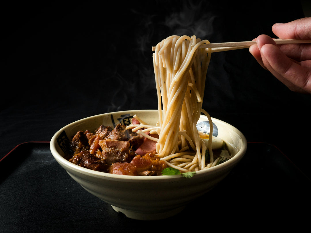 Japanische Ramen Nudeln von RamenStar, handgefertigt, in einer Schüssel serviert, perfekt für authentisches Ramen-Erlebnis.