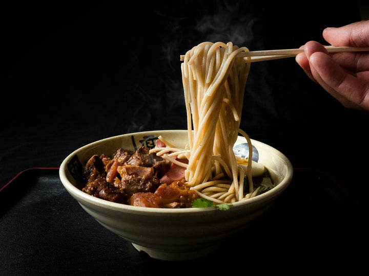 Japanische Ramen Nudeln von RamenStar, handgefertigt, in einer Schüssel serviert, perfekt für authentisches Ramen-Erlebnis.